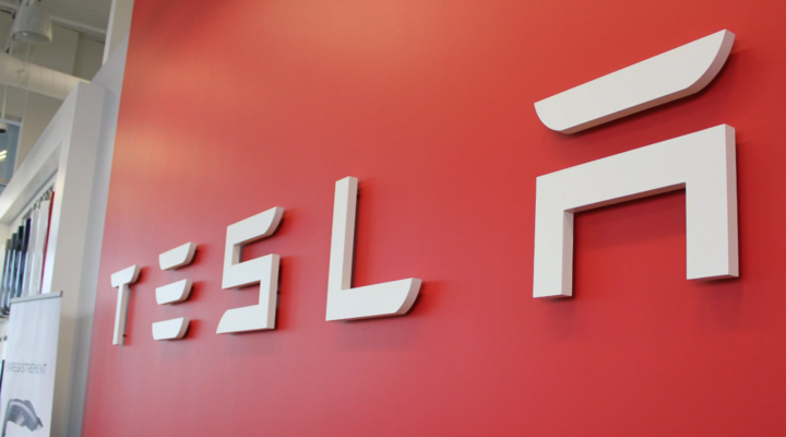 1533173401919612.png 特斯拉第二季度业绩超市场预期,股价上涨14.42美元