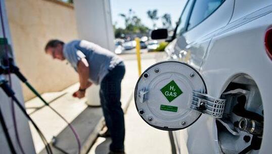 被束之高阁10年：氢燃料电池汽车为何如今风头无两？