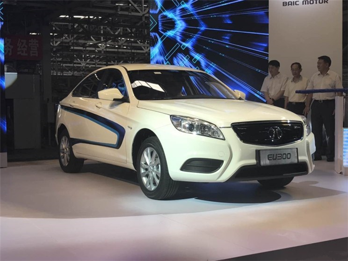 北汽新能源EU300补贴后价格，3分钟对私换电