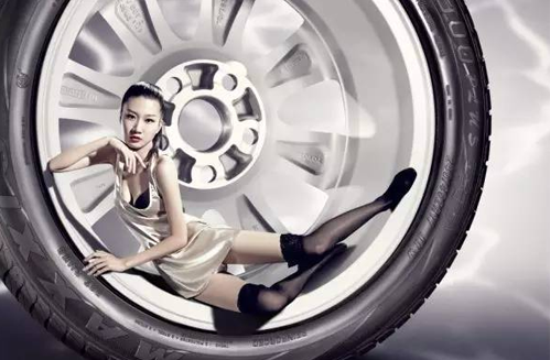 汽车轮胎侧面蹭掉一块橡胶非要更换吗？修补会增加爆胎风险？