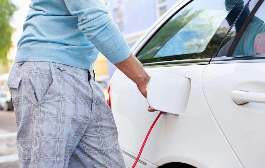 交通运输部：开展高速服务区、机场汽车充电设施建设