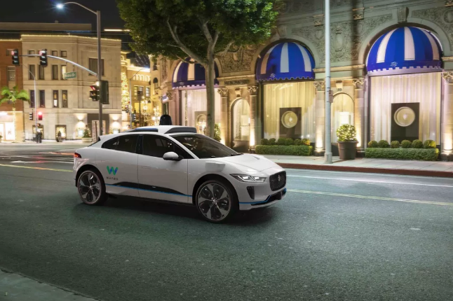 谷歌无人驾驶公司开始考虑盈利，年底推出首个无人驾驶打车服务