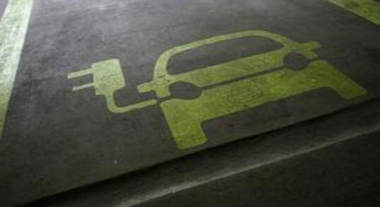 为促低碳移动出行 德国增加电动车公共充电站