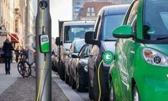 北京热门地段将增千余充电桩 电动汽车发展再添动力