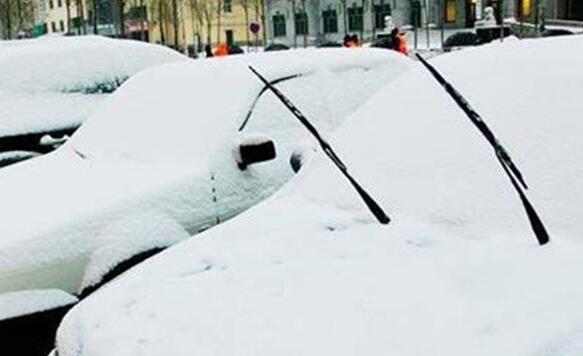 下雪了竖雨刷器正确吗，冬天防止雨刮被冻住方法