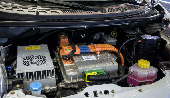 蓄电池充电方法有几种，如何给汽车蓄电池充电