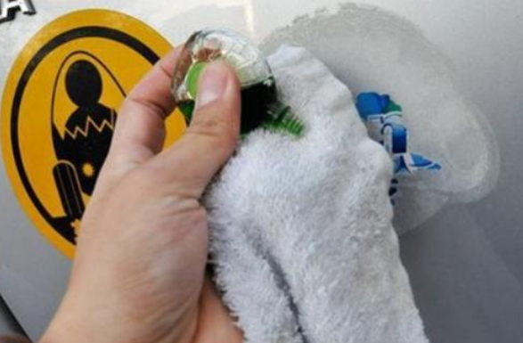 汽车贴纸怎么弄掉,汽车贴纸久了怎么弄掉