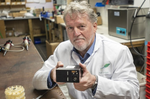 电动汽车续航可达2414公里！ 英国前皇家海军军官发明新电池