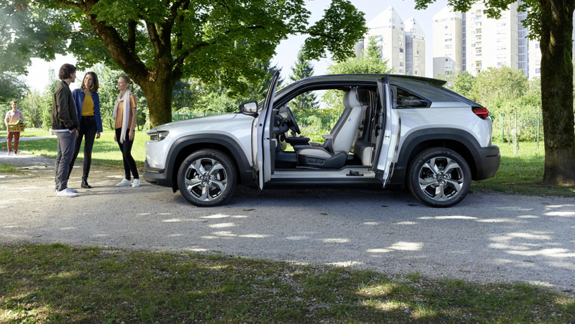 马自达发布首款电动汽车MX-30 起售价3.39万美元