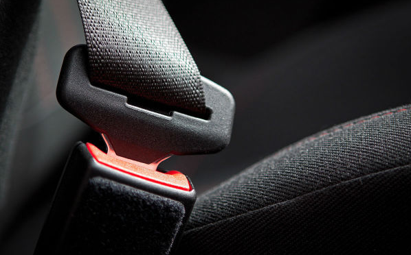 安全带卡槽拆卸教程,汽车安全带的卡槽坏了怎么换