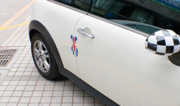 汽车防撞条怎么贴,汽车贴防撞条最佳位置