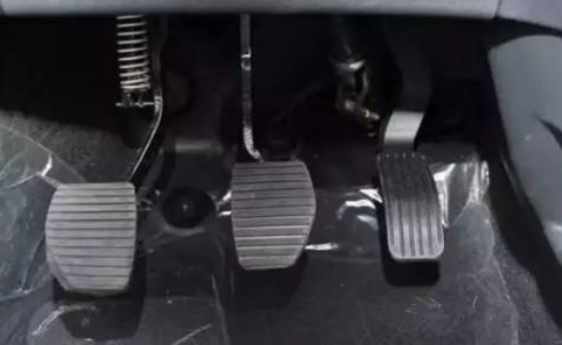 两脚离合器换挡法有什么坏处,两脚离合器换挡法坏处介绍