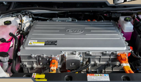 特斯拉用的什么电池，特斯拉用的是什么电池技术