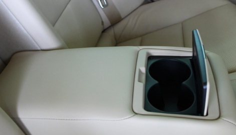 后排杯架能加装么,后排杯架是什么