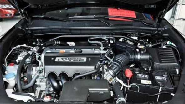 汽车保养发动机清洗有必要吗，汽车发动机位置可以用水清洗吗