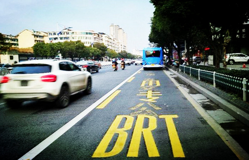 brt车辆专用车道是什么意思，走到brt道上罚款吗
