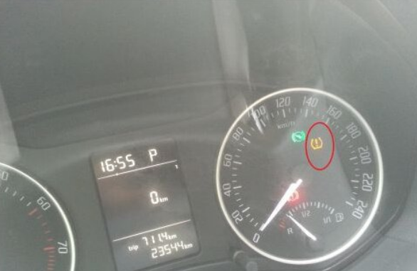 tpms灯亮是什么意思，汽车tpms指示灯亮了怎么办