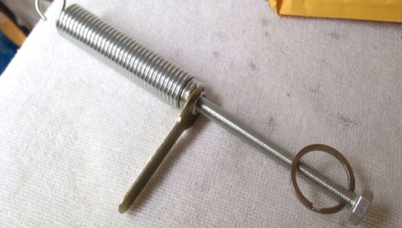 汽车后备箱弹簧怎么装？加装后备箱弹簧伤车吗