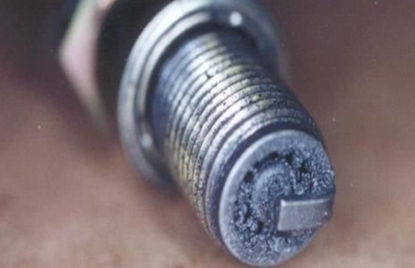 刚换的火花塞就坏了，火花塞经常坏怎么办