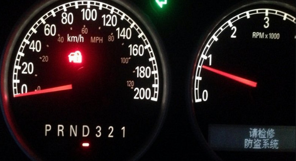 小车加锁图标一闪一闪亮了，汽车加锁图标怎么消除